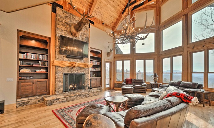 Franklin Cabin | Luxury Dog-Friendly Cabin Rental in Franklin