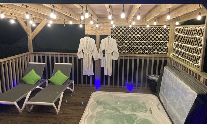 Bournemouth House | Luxury Dorset coast property with hot tub. Great location, short walk from beach