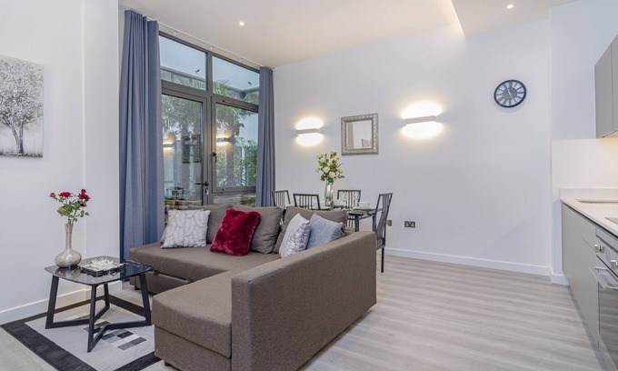 Great Linford Apartment | Luxury Double Bedroom Apartment - At the Atrium MK