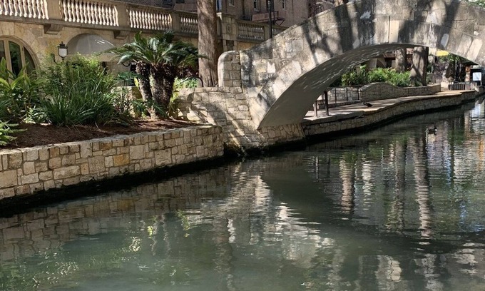 Arsenal Condo | Luxury Downtown experience River bound