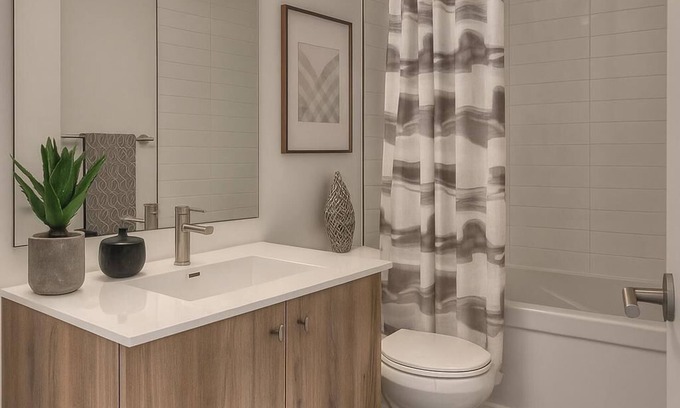 Kitchener Condo | “Luxury Downtown Stay at Duo Condos – Hot Tub, Games Room & More!”
