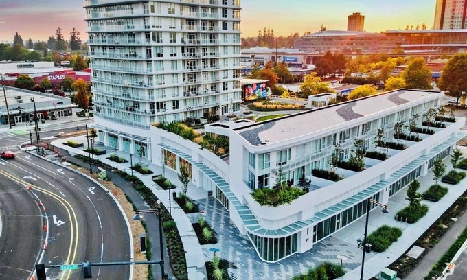 Surrey Condo | Luxury Downtown Townhome with View