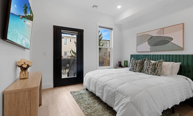 The Heights Apartment | Luxury Duplex in Hoboken 15Min to NYC, Fire Pit