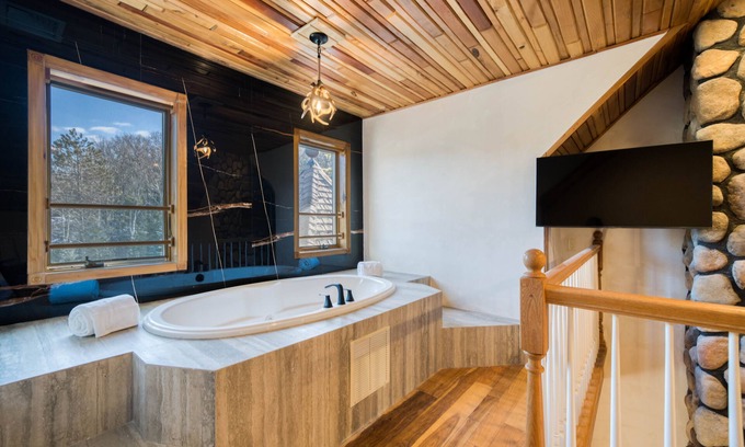Windham Condo | LUXURY DUPLEX SUITE WITH JACUZZI