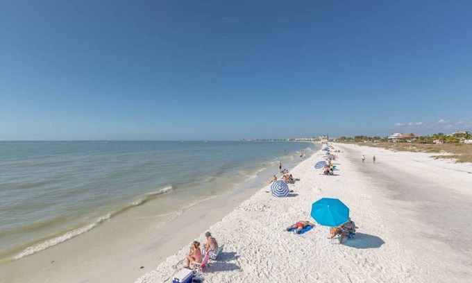 Central Naples Apartment | Luxury Escape : 1 Mile from the Beach!