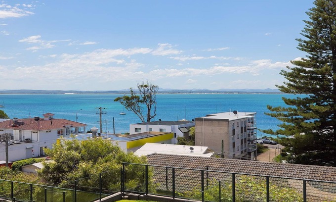 Shoal Bay Apartment | Luxury Escape Sundeck Shoal Bay