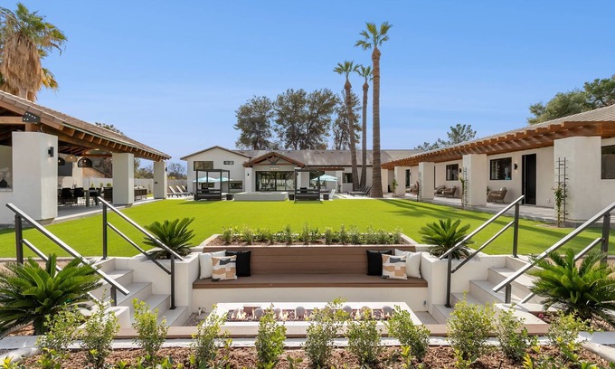 Sunburst Farms East House | Luxury Estate on Acre Lot-Pickleball-Pool-Spa-Gym-Theatre-Volleyball-Ping Pong