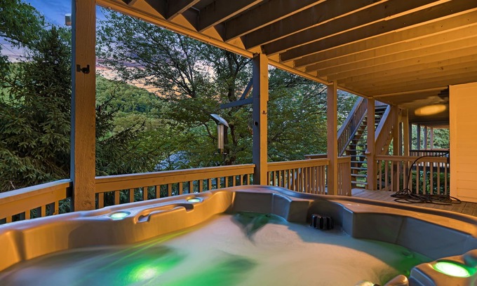 Skyland House | Luxury Estate w/Hot Tub & Game Room + Biltmore Pass | 18 Min to Asheville