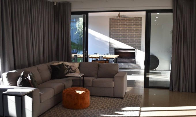Kennington House | Luxury family home with pool. 3 minutes from CBD.