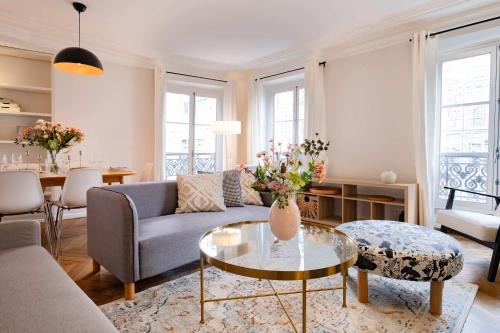 Paris City Center Apartment | Luxury Flat Louvres 6 Guests