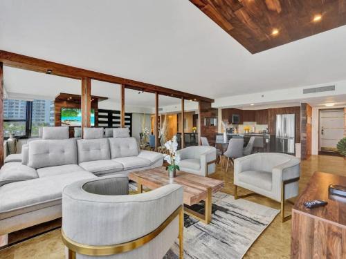 Mid Beach Apartment | Luxury Full Ocean View Condo Resort Amenities 501