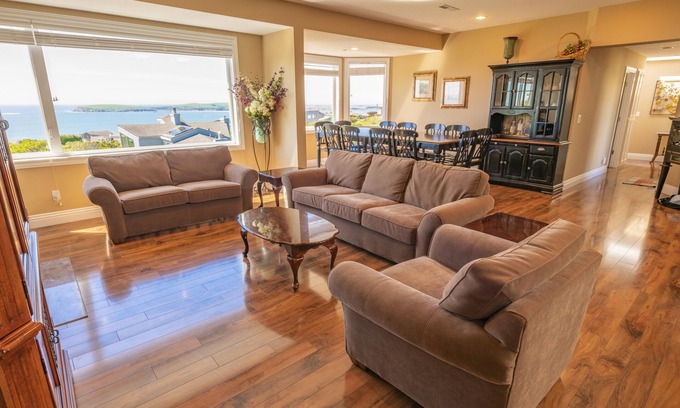 Bodega Bay House | Luxury, Full Views, 6 Bedrooms/5 Full Baths, 3,800+ s.f., Pool Table, Hot Tub
