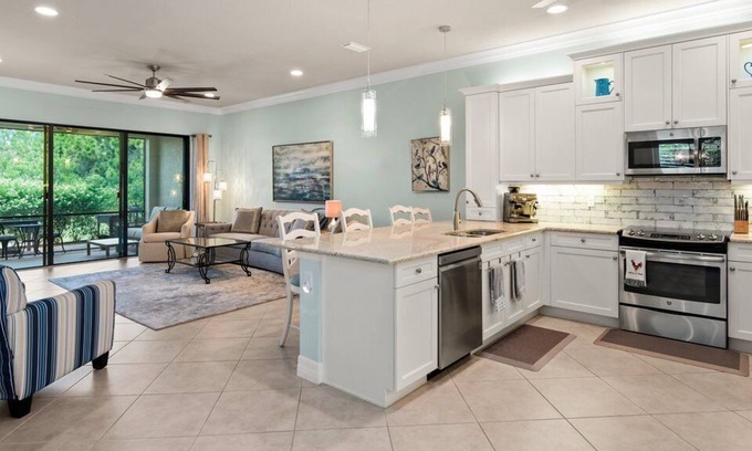 North Naples Villa | Luxury Furnished Private Home in North Naples 3/2