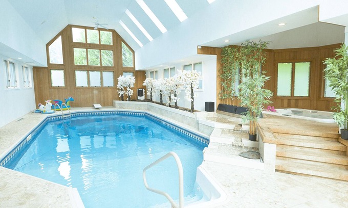 Berlin House | Luxury Getaway, Indoor Pool, Hot Tub, Outdoor Games, Fast Internet, Sleeps 16+