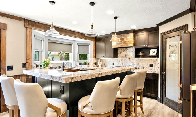 South Jordan House | Luxury Getaway Retreat Pool Hot Tub Billiards Gym
