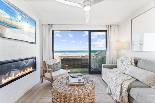 Mission Beach House | Luxury Ground N Oceanfront Unit with Patio Lounge