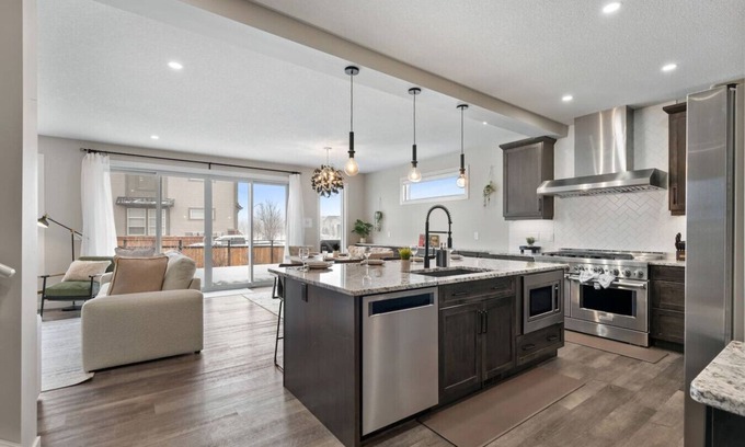 Southeast Calgary House | Luxury Group Home Karaoke, Games & Sleeps 14