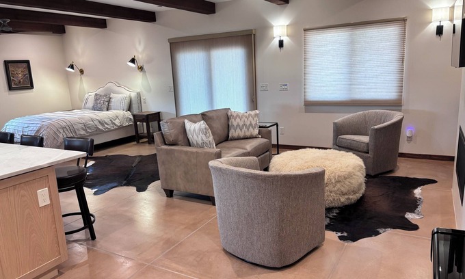 Elgin Cottage | Luxury guest house on a private ranch in Arizona's wine country