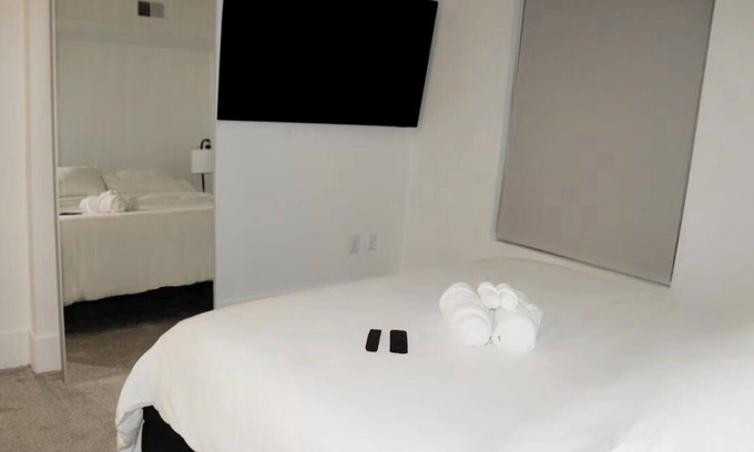 Garden Hills Apartment | Luxury High-Rise Apt In The Heart of Buckhead Paired w/A Beautiful Skyline