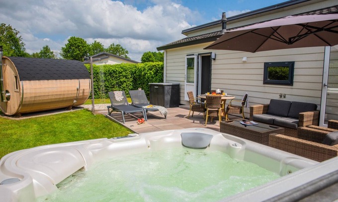Heetveld Ski Chalet | Luxury Holiday Chalet 1-4 persons with Private Jacuzzi, Private Sauna and Sun Shower.
