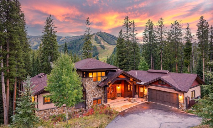 Winter Park House | Luxury Home 270 In Resort I Private Hot Tub I Great Views I Best Price I Discounted Attractions