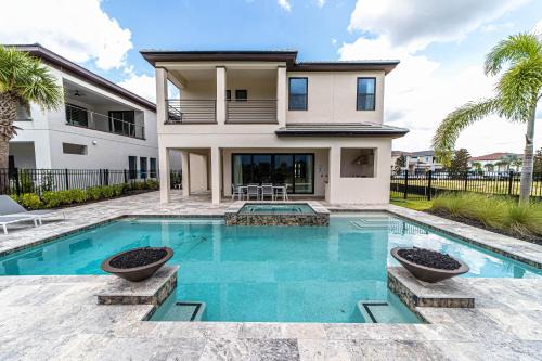 Kissimmee House | Luxury Home in Bears Den Near Disney with Private Pool, Movie Room, Pool Table & Resort Amenities - 7924JC