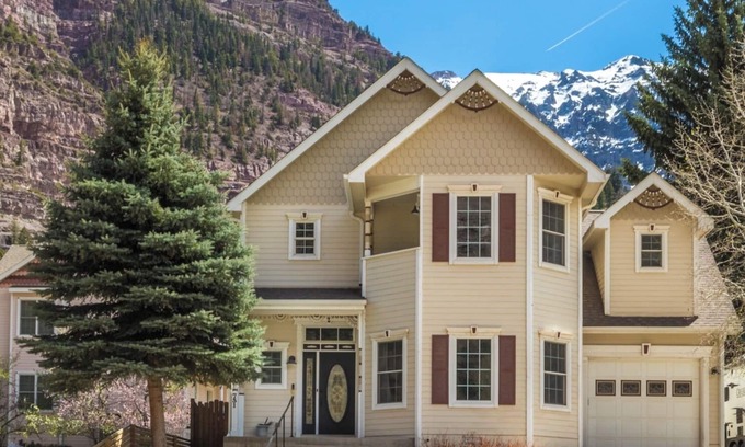 Ouray House | Luxury Home in Downtown Ouray - Sleeps 10 - Spacious - Pet-friendly