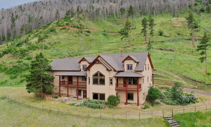 Larkspur House | Luxury home on 120 acres. Amazing Views. 6-beds