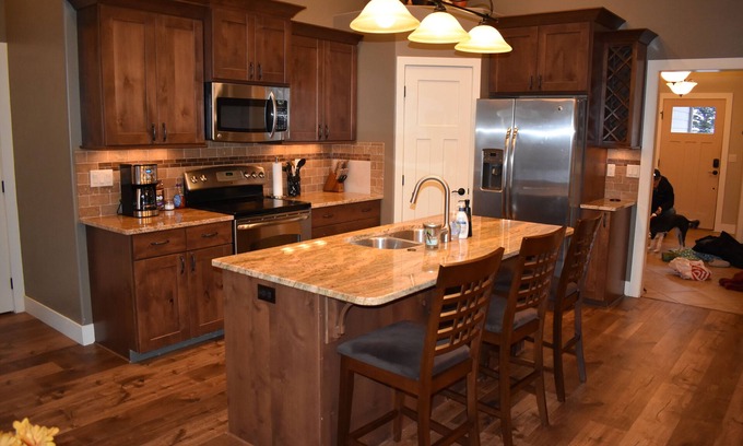 Columbia Falls House | Luxury Home on Golf Course- Hot Tub-Sleeps 10