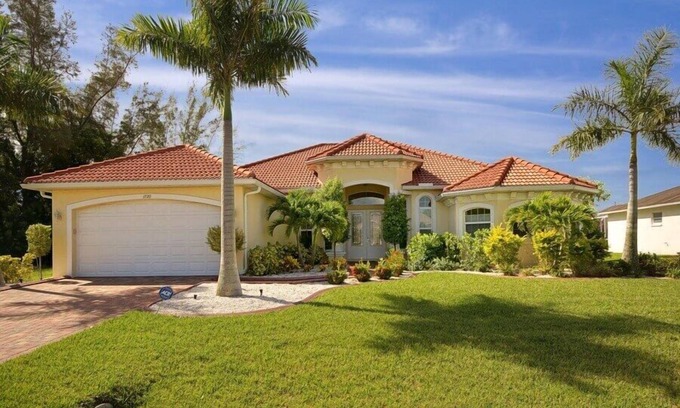 Pelican Villa | Luxury Home, southern exposure, heated pool & Spa, SW, gulf access