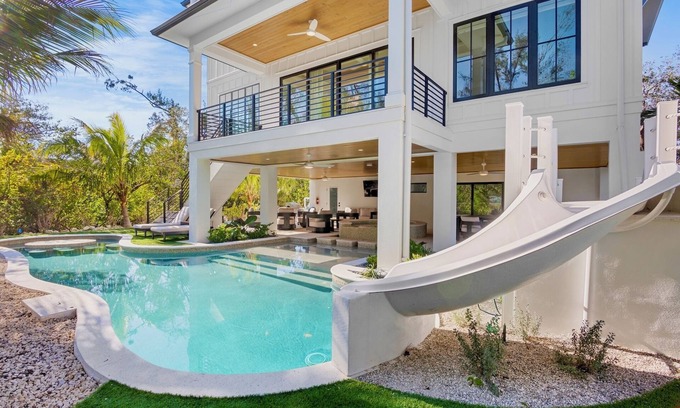 Siesta Key House | Luxury Home Steps from Siesta Key Beach with Game Room and Resort-Style Pool