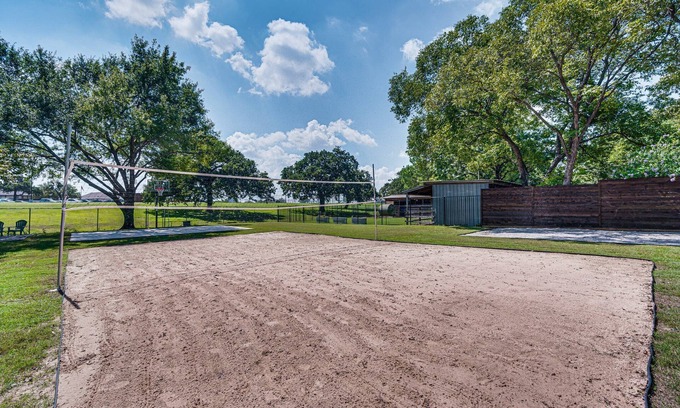 Irving House | Luxury Home w/Volleyball, Golf, & Sports