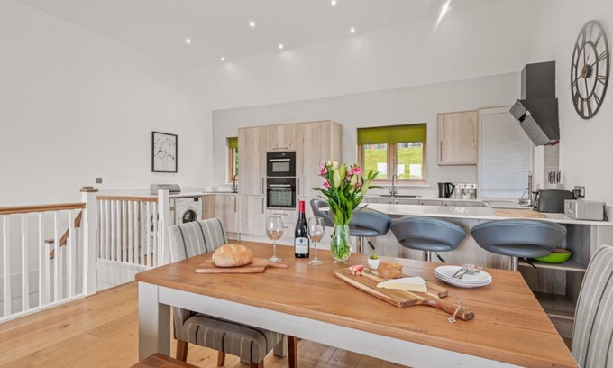 Talland House | Luxury home with shared swimming pool, gym, sauna & free WiFi !