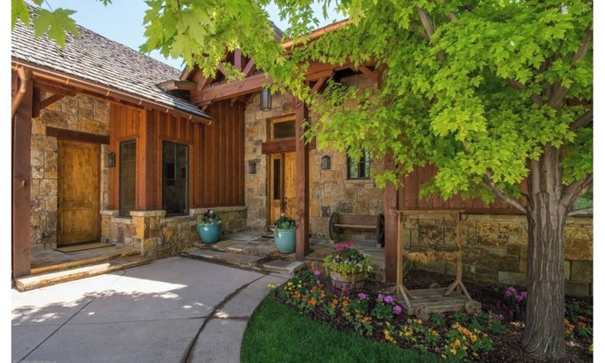 Aspen Glen House | Luxury House in Gated Community
