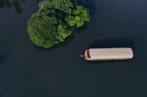 Alappuzha Boat Rental | Luxury Houseboat