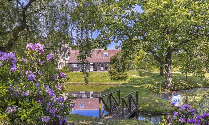 Cowden Cottage | Luxury interior designed two bed cottage in peaceful location overlooking ponds
