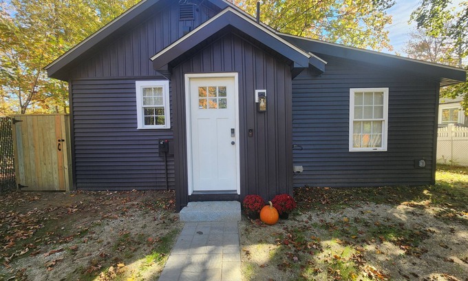 Gardner Cottage | Luxury Lake house