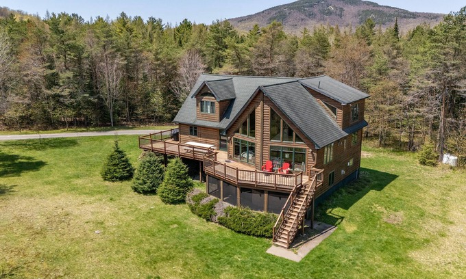Lake Placid House | Luxury Lake Placid Retreat: EV, Near Town, Sleeps 14 - Spacious!