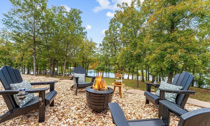 Kimberling City Cabin | Luxury Lakefront Cabin w/Hot tub & Fire Pit