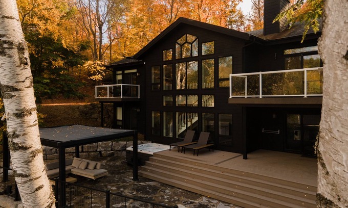 Faraday Villa | Luxury Lakefront 4200sqft Oasis ★ HotTub, BBQ