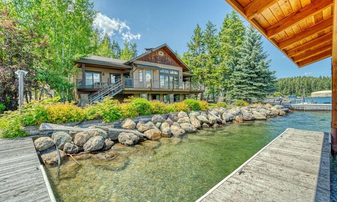 Lakeside House | Luxury Lakefront Home on quiet street in Lakeside on Flathead lake!
