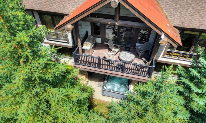 Breckenridge Apartment | Luxury Lodge, 6 Bedrooms, 2 Minutes from Downtown, Hot Tub, Chefs Kitchen