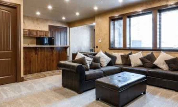 South Ogden Ski Chalet | Luxury Lodge-Style Home near Mountain Resorts