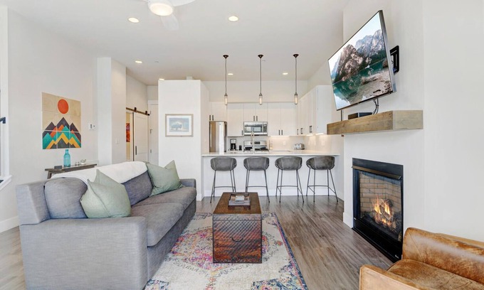 Winter Park House | Luxury Loft 4 I Hot Tub I Great Views I Best Price I Discounted Attractions