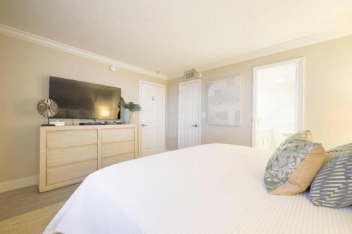 Boca Raton Apartment | Luxury Loft- close by the beach!
