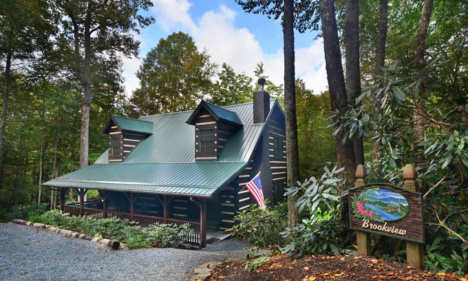 Blowing Rock Cabin | ☆Luxury Log Cabin☆3K/1Q/4 Full-bunks☆Fireplace☆Firepit☆4TVs☆Jacuzzi☆Foosball☆