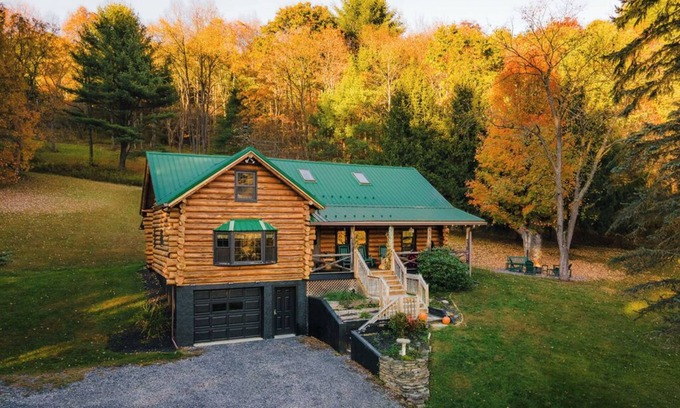 Coudersport Cabin | Luxury Log Cabin | Hot Tub + Epic Stargazing