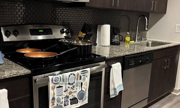 Home Park Apartment | Luxury Midtown Flat near Mercedes-Benz Stadium