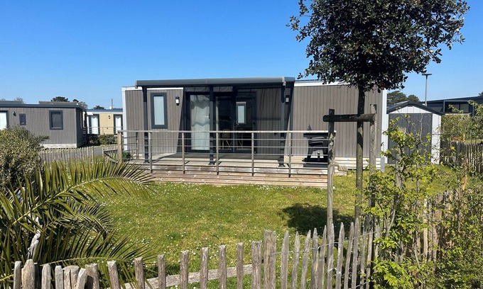 Jullouville-les-Pins House | Luxury Mobile Home, 3BR, Near Beach, Heated Pool, Gym, WiFi
