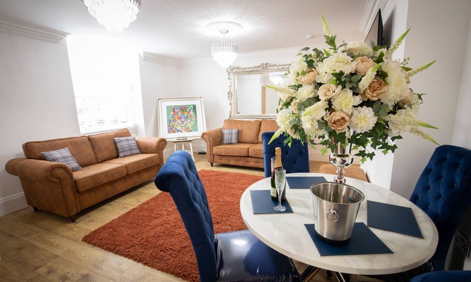 Yarm Apartment | Luxury modern apartment on Yarm High Street - perfect for couples!